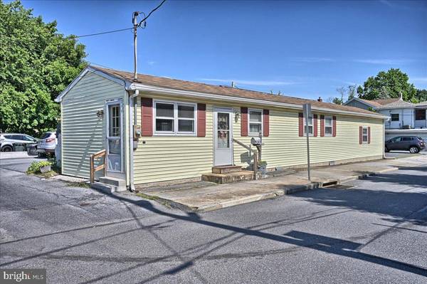 24 N LANCASTER ST, Annville, PA 17003