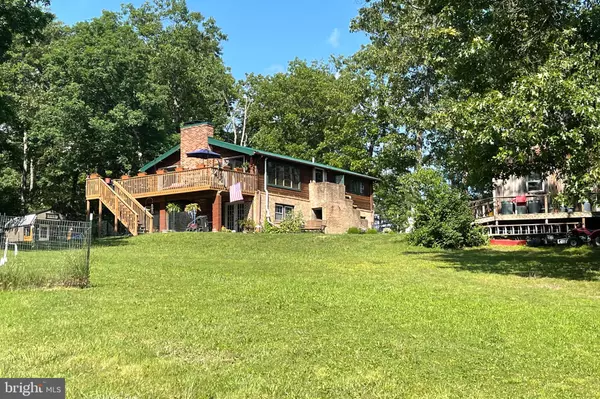 Berkeley Springs, WV 25411,490 CLEARFIELD DR