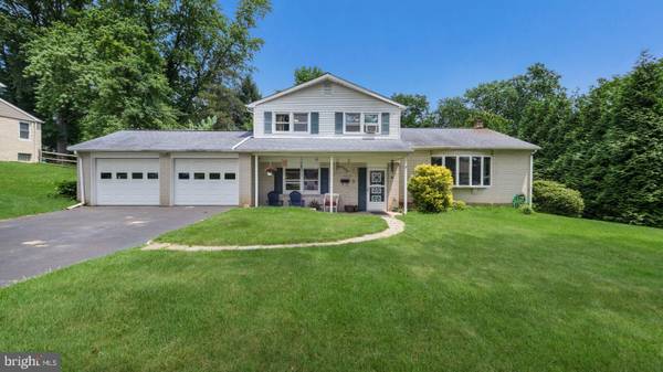 745 HONEYSUCKLE DR, Warminster, PA 18974