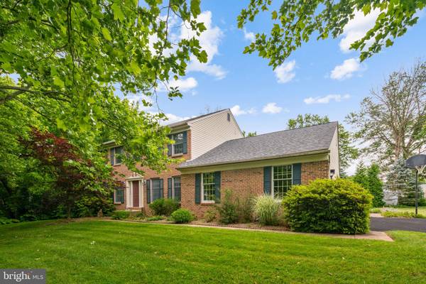 10 STEEPLECHASE DR, Doylestown, PA 18901