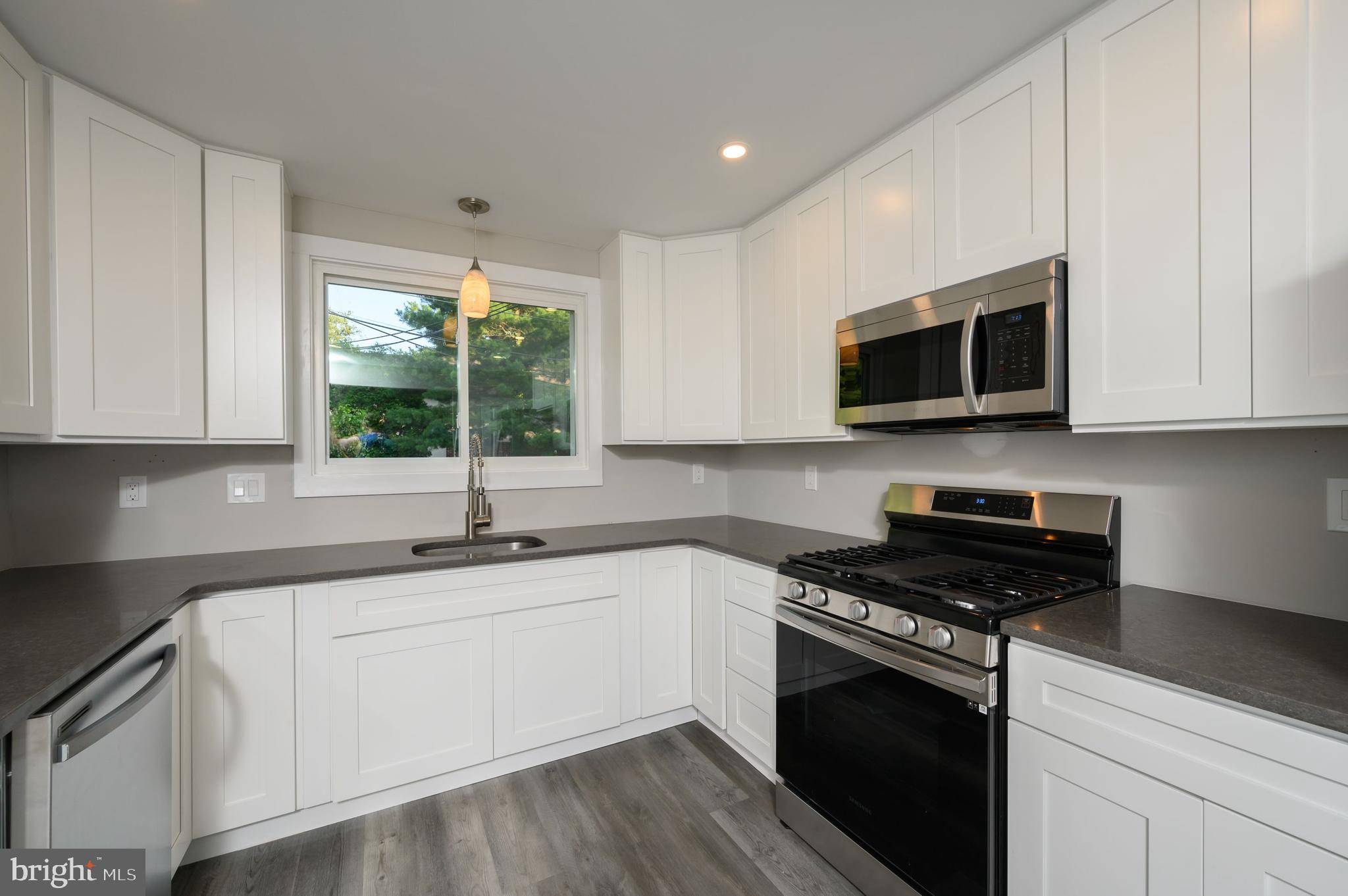 Oreland, PA 19075,410 MEADOW LN
