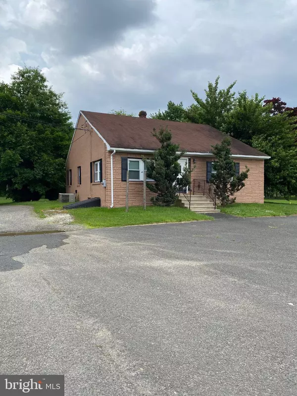 Cranbury, NJ 08512,2 BRICK YARD RD