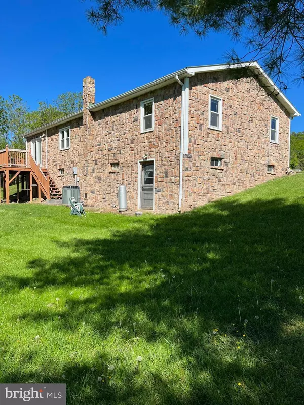 3053 STATE RD 55, Moorefield, WV 26836