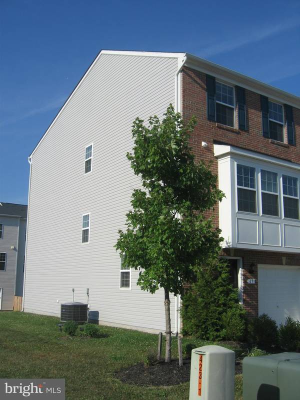 Falling Waters, WV 25419,11 WAYSIDE CT