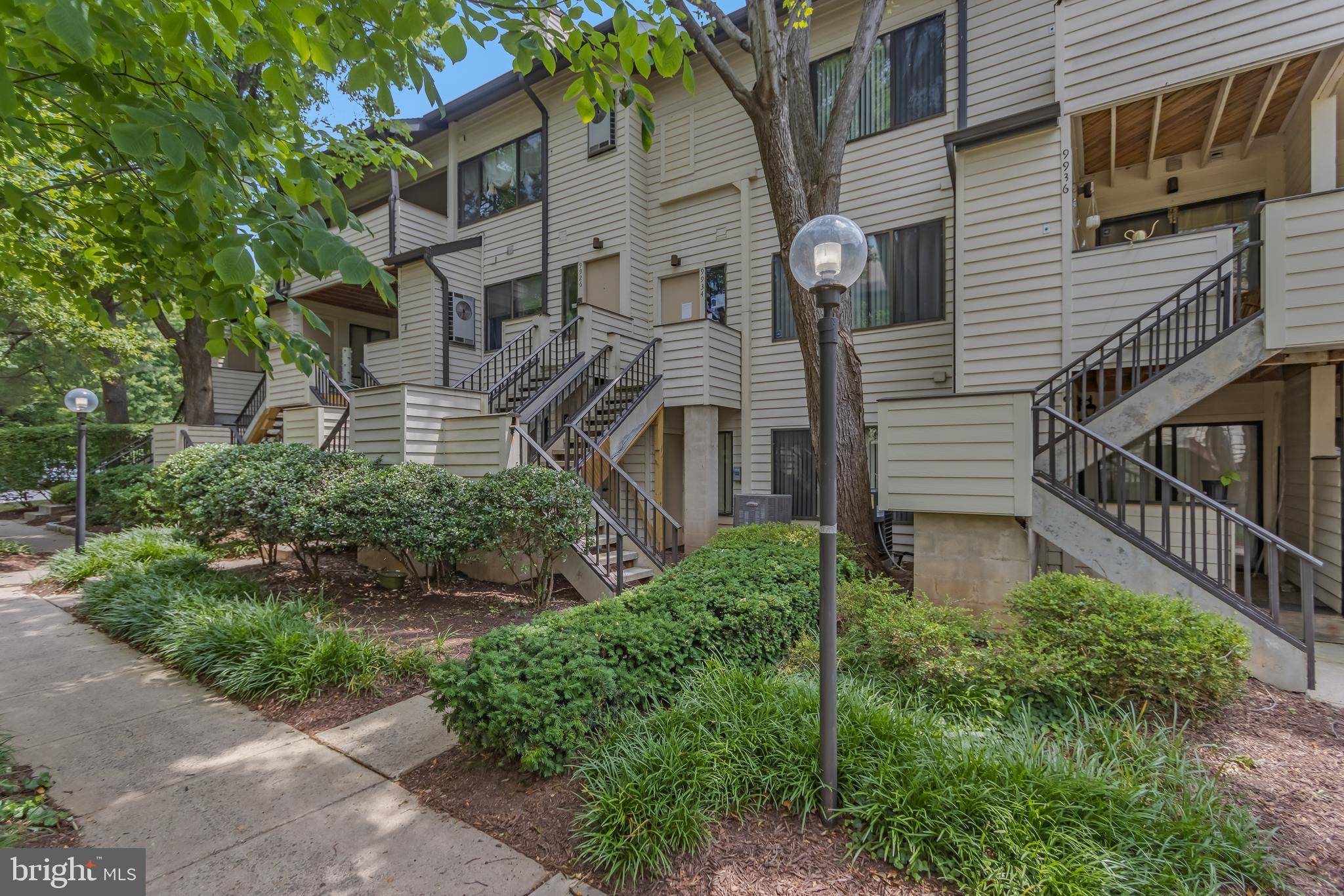9934 HELLINGLY PL #142, Montgomery Village, MD 20886