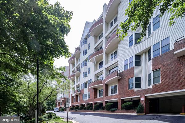 301 S REYNOLDS ST #207, Alexandria, VA 22304