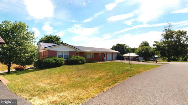 16 SUNSET DR, Petersburg, WV 26847