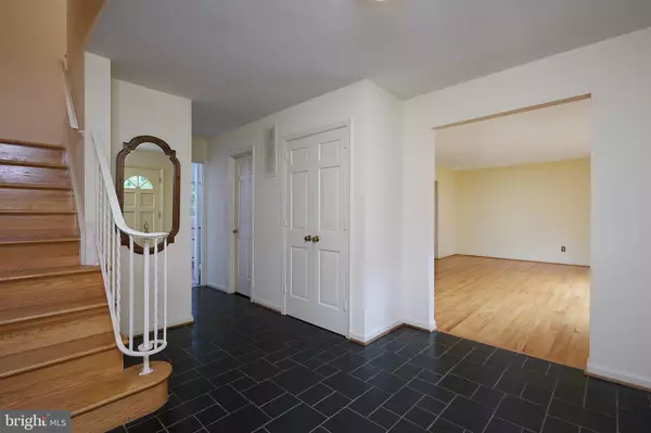 Fairfax, VA 22031,8906 LYNNHURST DR