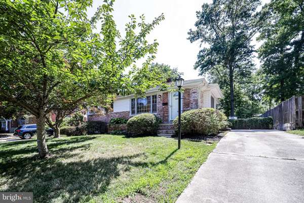 8102 BAINBRIDGE RD, Alexandria, VA 22308