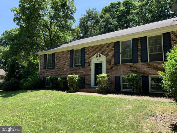 512 GLENEAGLE DR, Fredericksburg, VA 22405