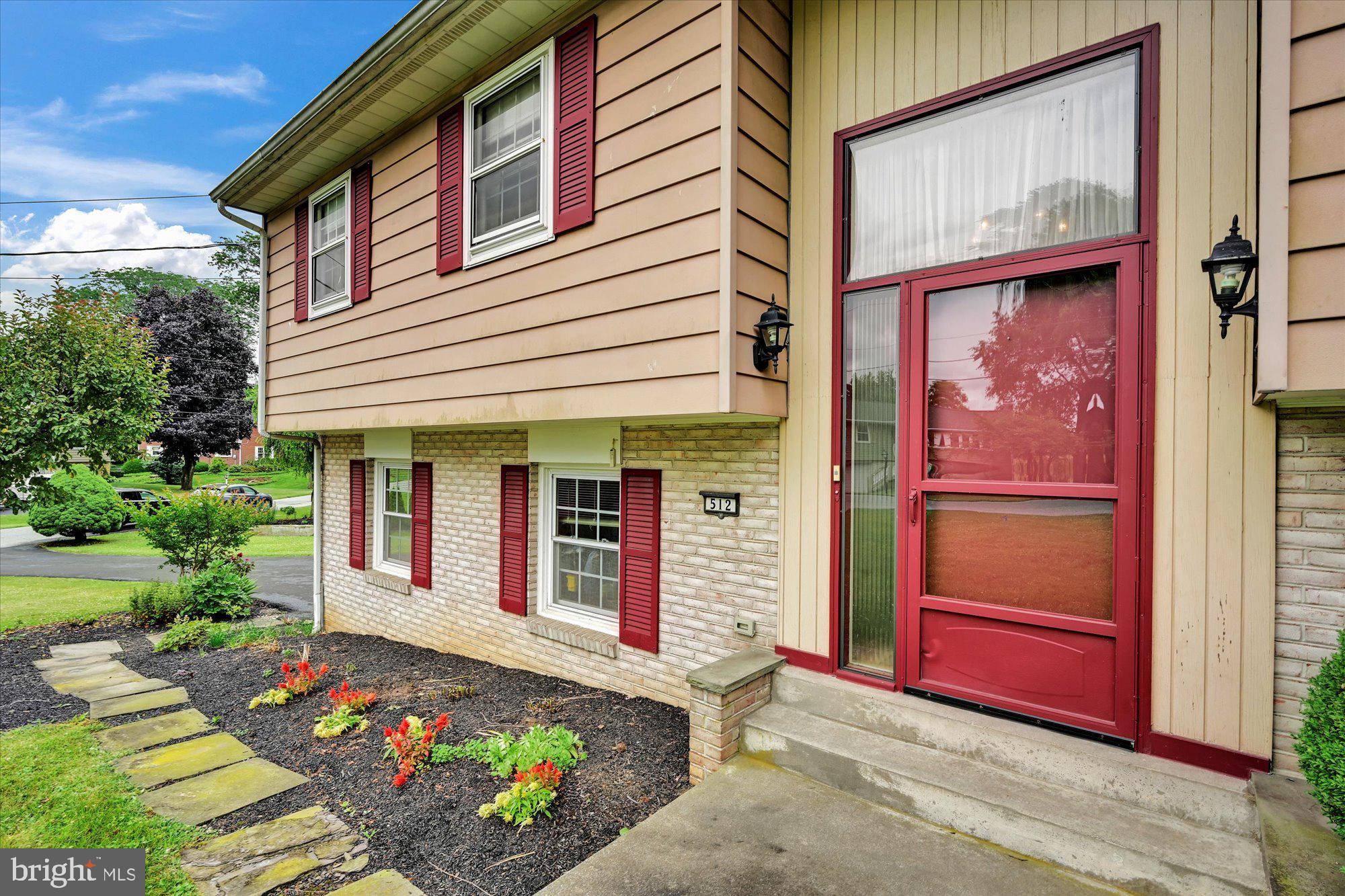 Lancaster, PA 17601,512 WILLOW LN