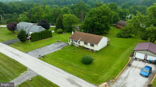 8 BARLOW DR, East Berlin, PA 17316