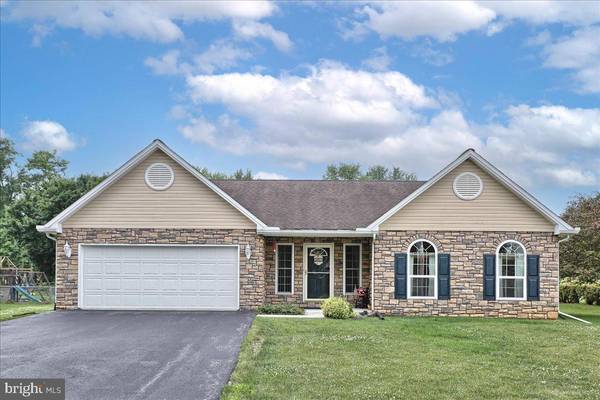 703 W PINE ST, Mount Holly Springs, PA 17065