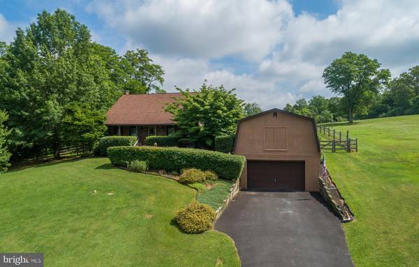 1061 STRAUSE LN, Leesport, PA 19533