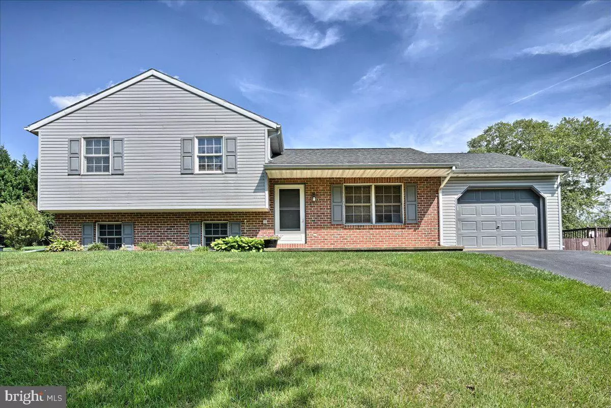 Lancaster, PA 17602,343 HOLLY LN