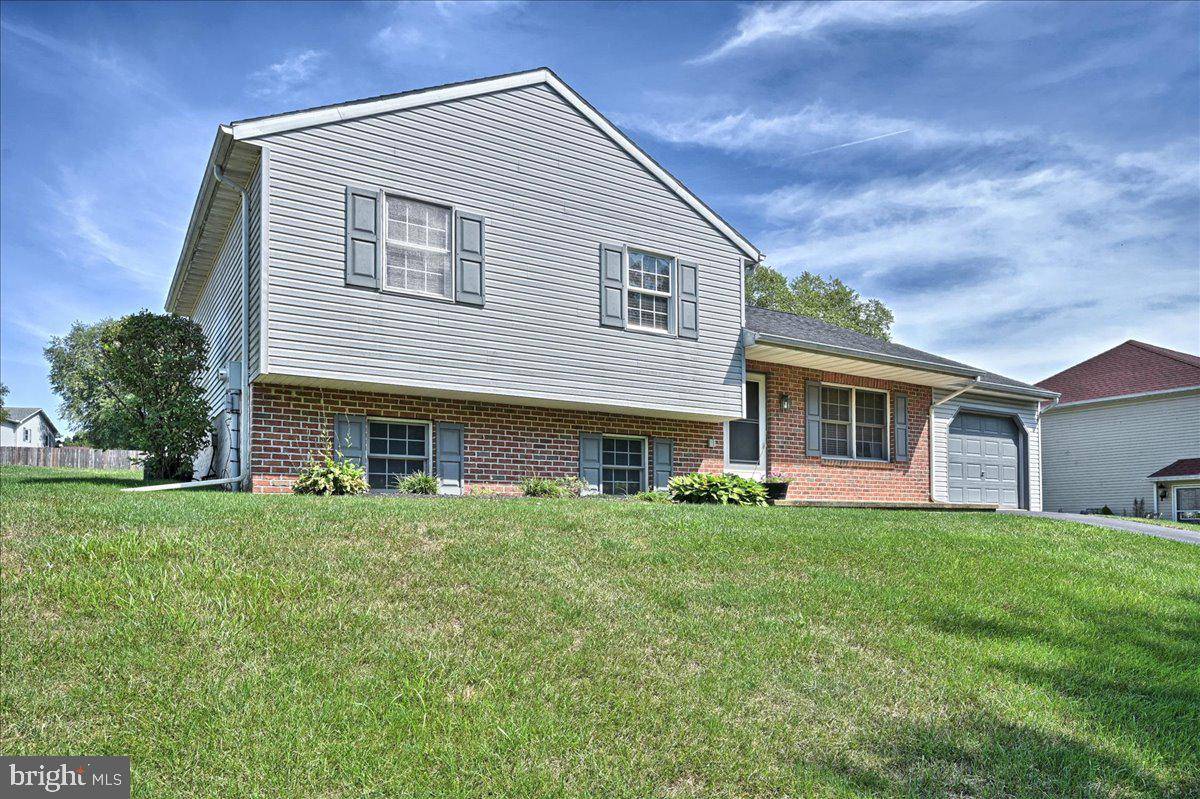 Lancaster, PA 17602,343 HOLLY LN