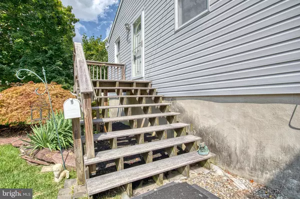 Beverly, NJ 08010,432 BENTLEY AVE