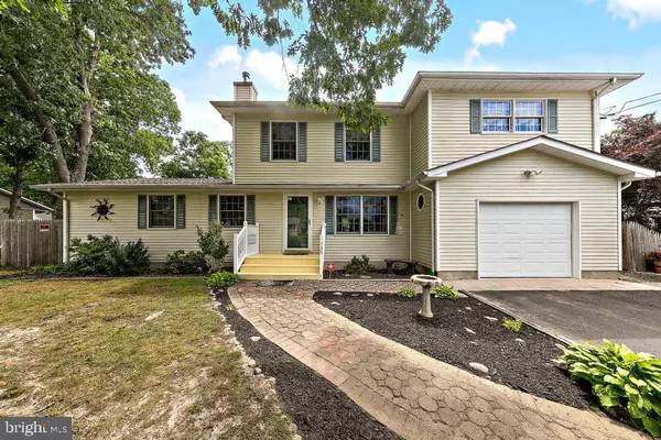 135 BOSUN AVE, Manahawkin, NJ 08050