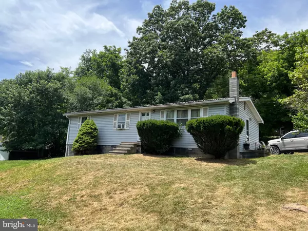 69 GEORGE LN, Berkeley Springs, WV 25411