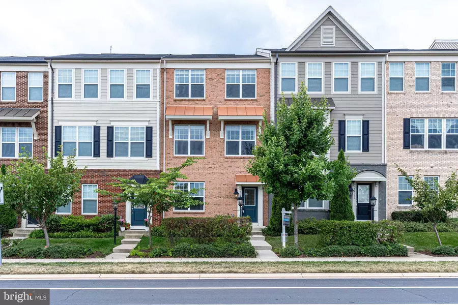 44075 EASTGATE VIEW DR, Chantilly, VA 20152