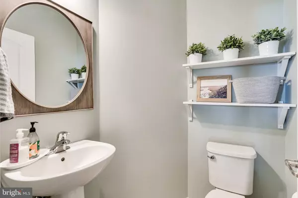 Chantilly, VA 20152,44075 EASTGATE VIEW DR