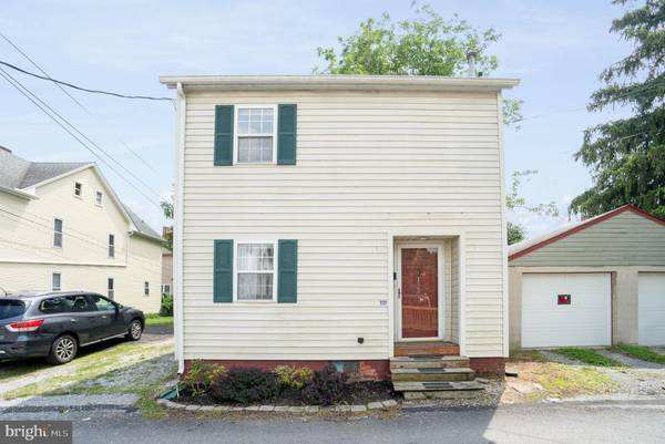 132 SCHOOL AVE, Hanover, PA 17331