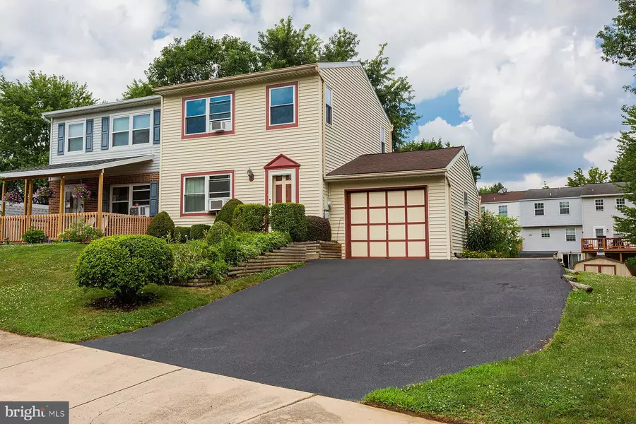 1046 MONTICELLO LN, Lancaster, PA 17603