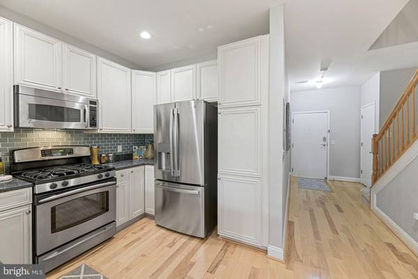 Arlington, VA 22209,1633 N COLONIAL TER #211