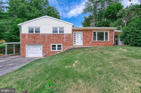 1901 OAKLEY DR, York, PA 17408