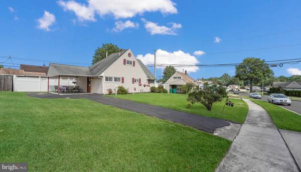 Levittown, PA 19055,26 RUSTLEAF LN