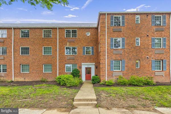 1620 W ABINGDON DR #301, Alexandria, VA 22314