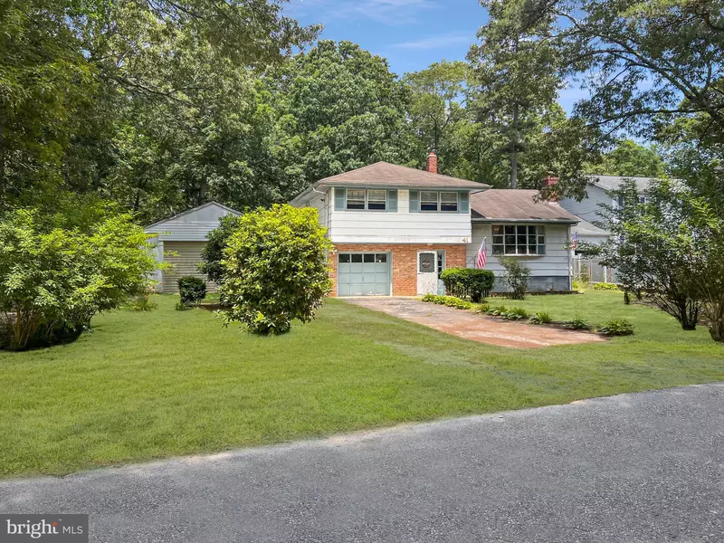 41 SERPENTINE DR E, Bayville, NJ 08721