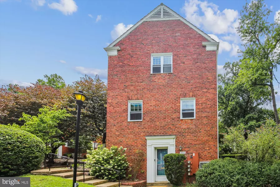 3717 LYONS LN, Alexandria, VA 22302