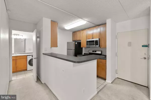 Alexandria, VA 22304,60 S VAN DORN ST #306