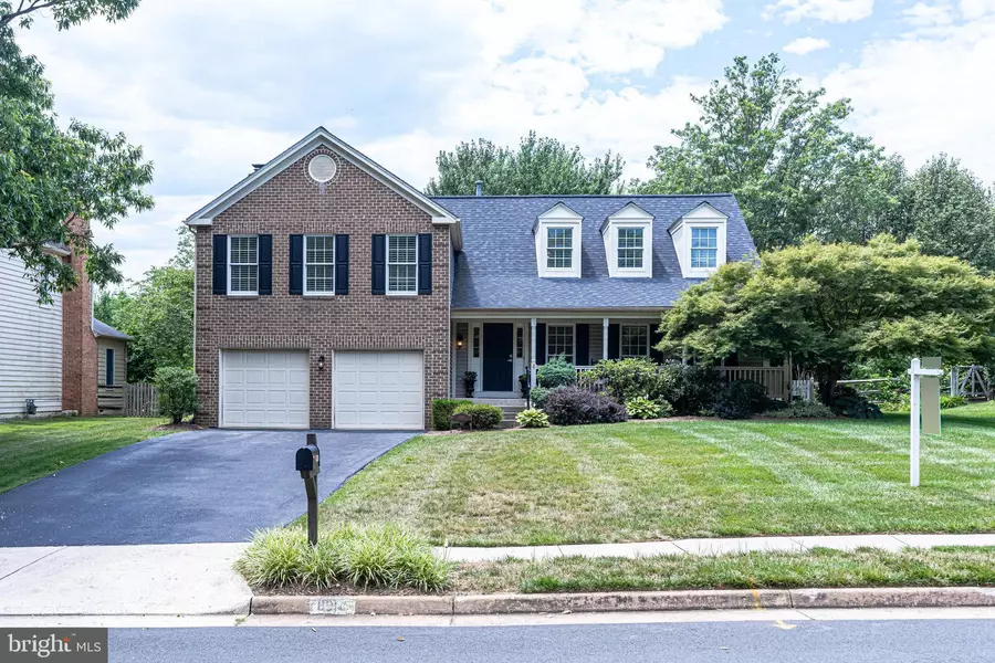 6214 SECRET HOLLOW LN, Centreville, VA 20120