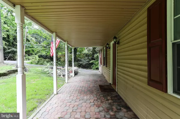 Harpers Ferry, WV 25425,493 JOHNNYCAKE LN