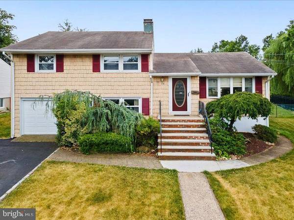 79 TRACY DR, Fords, NJ 08863