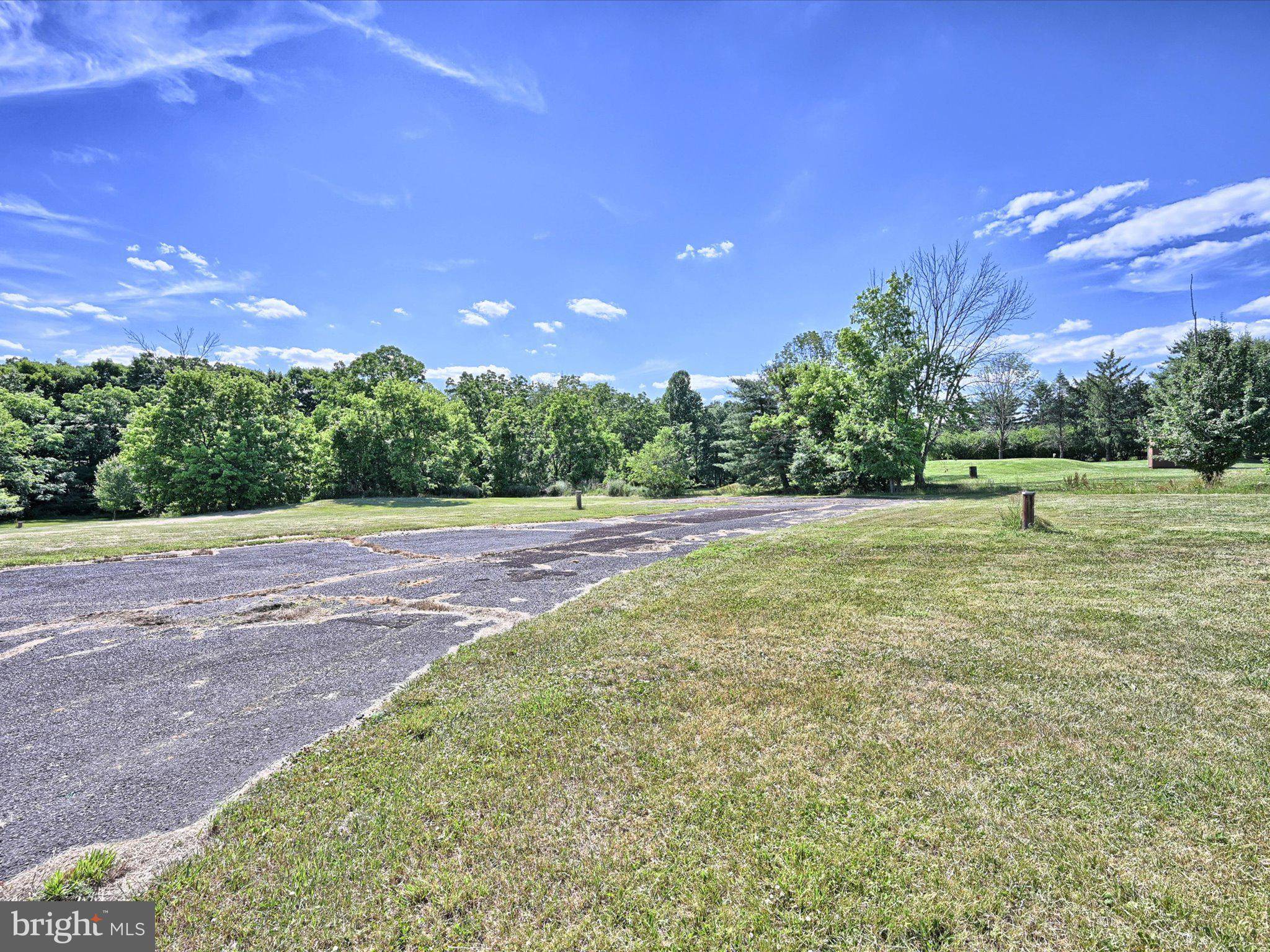 1400 SPRING VALLEY RD, East Greenville, PA 18041