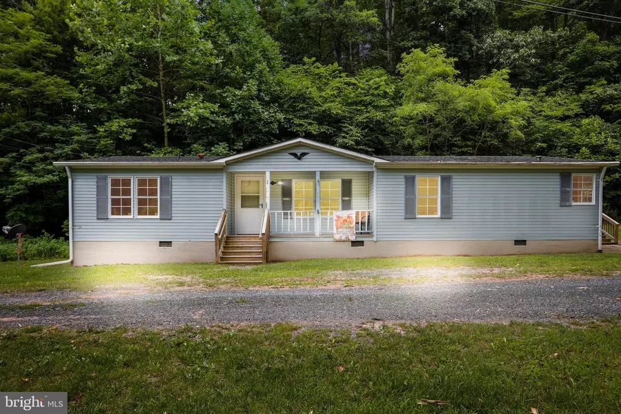 5190 PAW PAW RD, Paw Paw, WV 25434