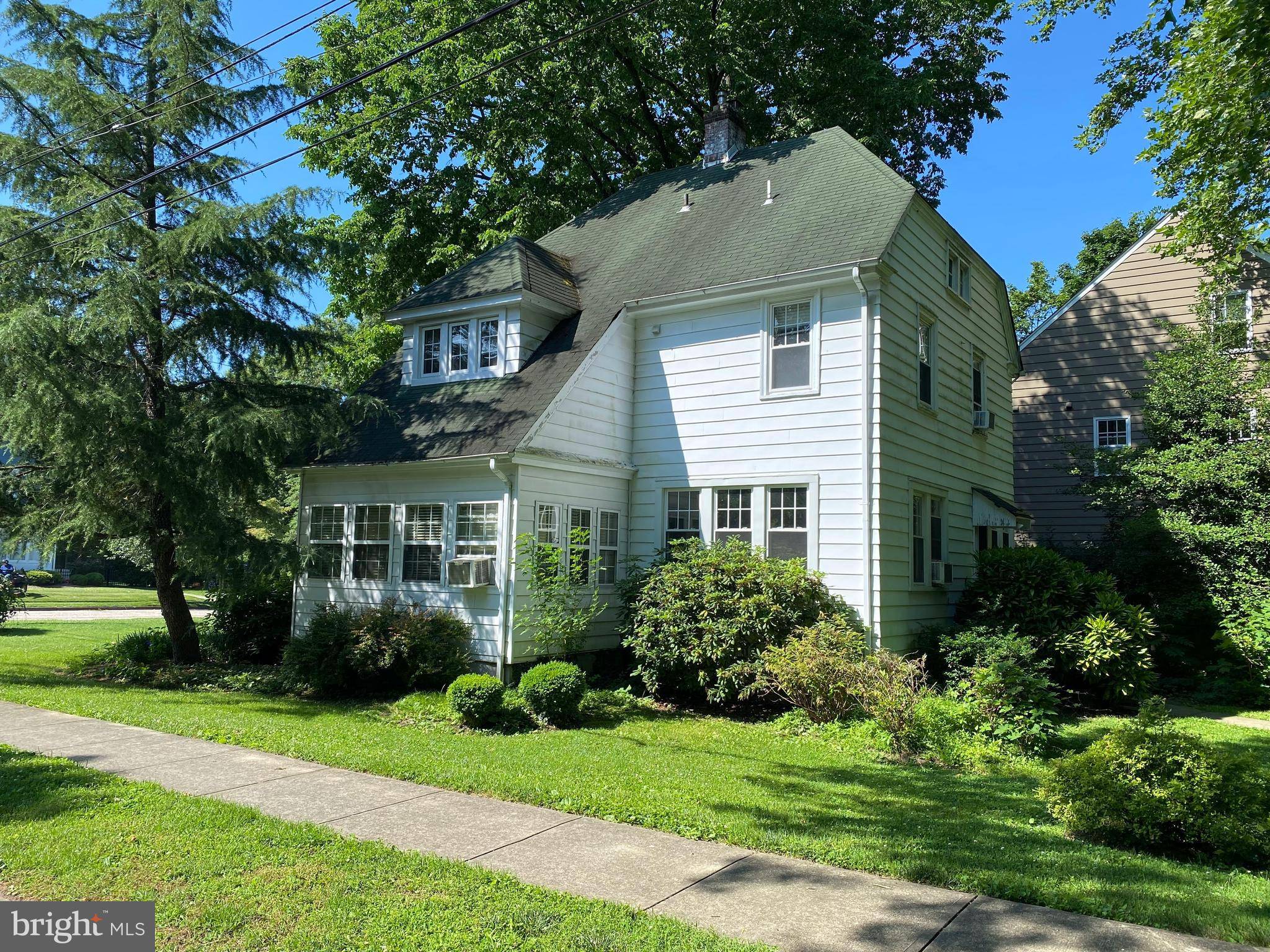 Moorestown, NJ 08057,101 W OAK AVE