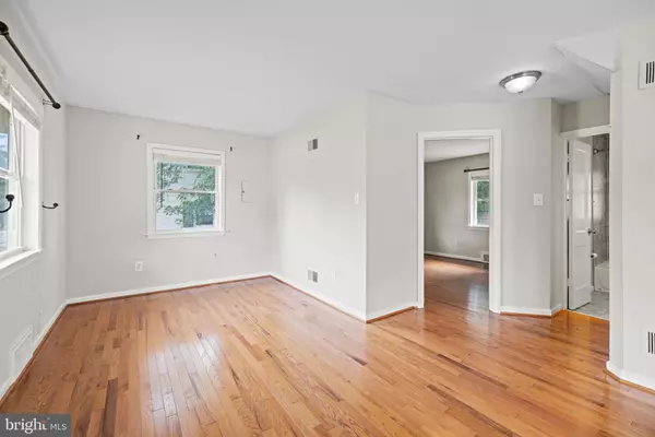 Alexandria, VA 22307,6623 CAVALIER DR