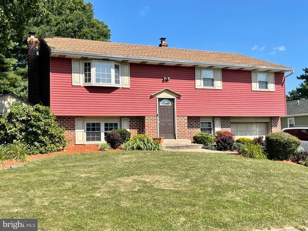 735 LILAC LN, Reading, PA 19606