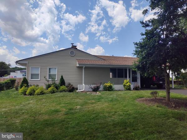 27 MAPLE LN, Levittown, PA 19054