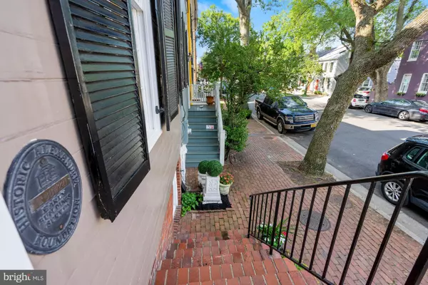 Alexandria, VA 22314,221 N PITT ST