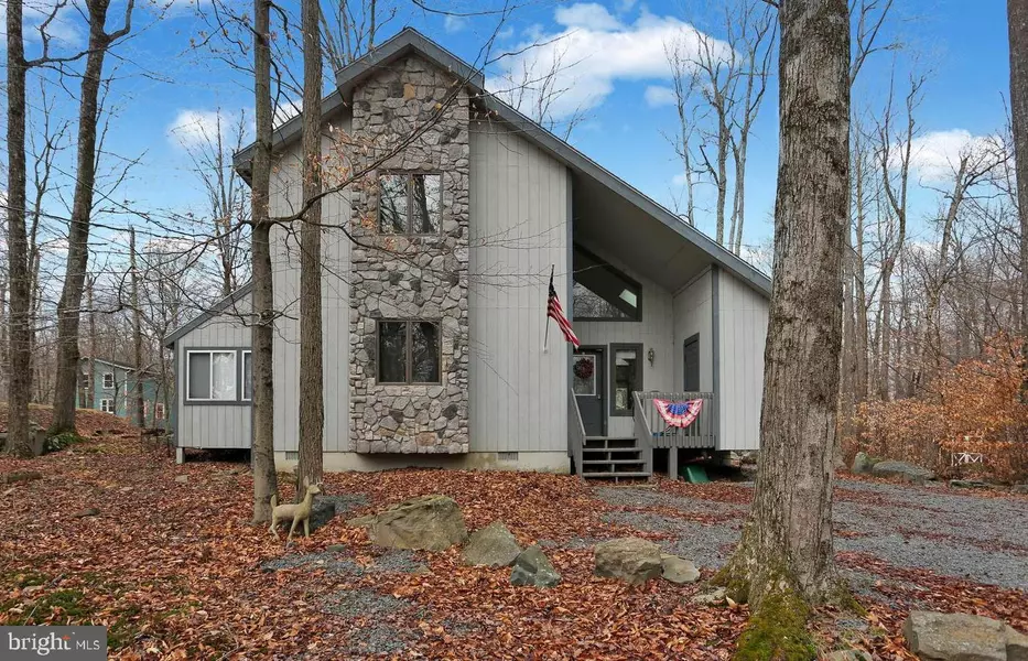 281 ELK RUN RD, Pocono Lake, PA 18347