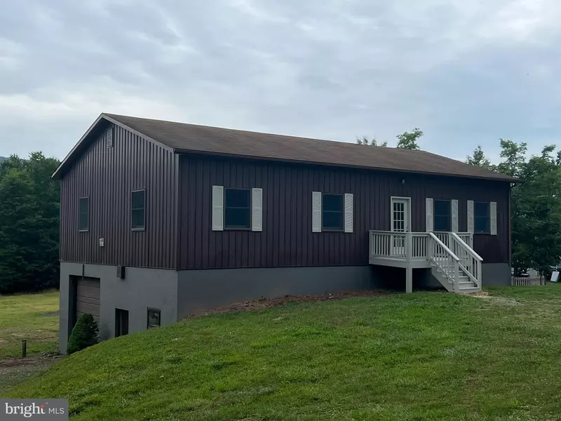 2731 MOUNTAIN RUN RD, Berkeley Springs, WV 25411