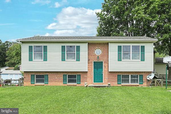 18 GARDEN LN, Hanover, PA 17331