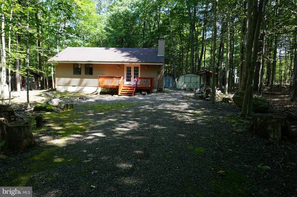 1049 LAUREL HILL RD, Pocono Lake, PA 18347