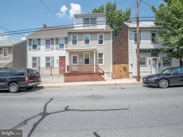 637 MANOR ST, Columbia, PA 17512