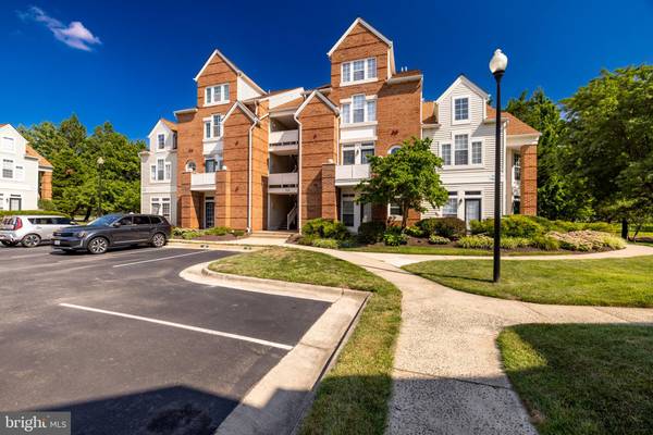 7004 ELLINGHAM CIR #F, Alexandria, VA 22315